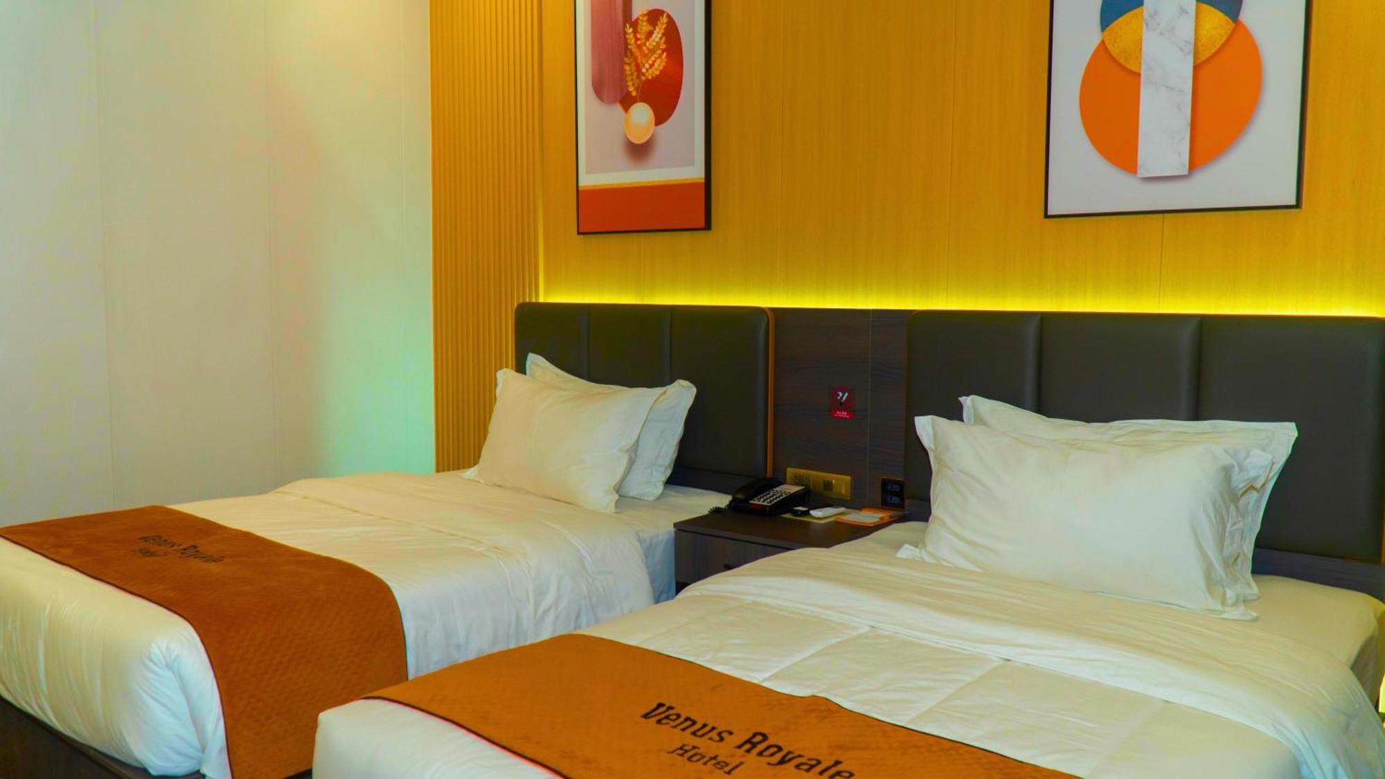 Venus Royale Hotel 코른 외부 사진